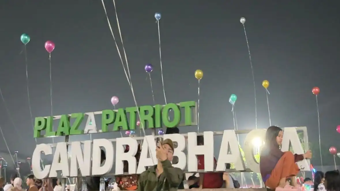 Balon Terbang Jadi Magnet Hiburan Akhir Pekan Warga di Plaza Patriot Chandrabhaga