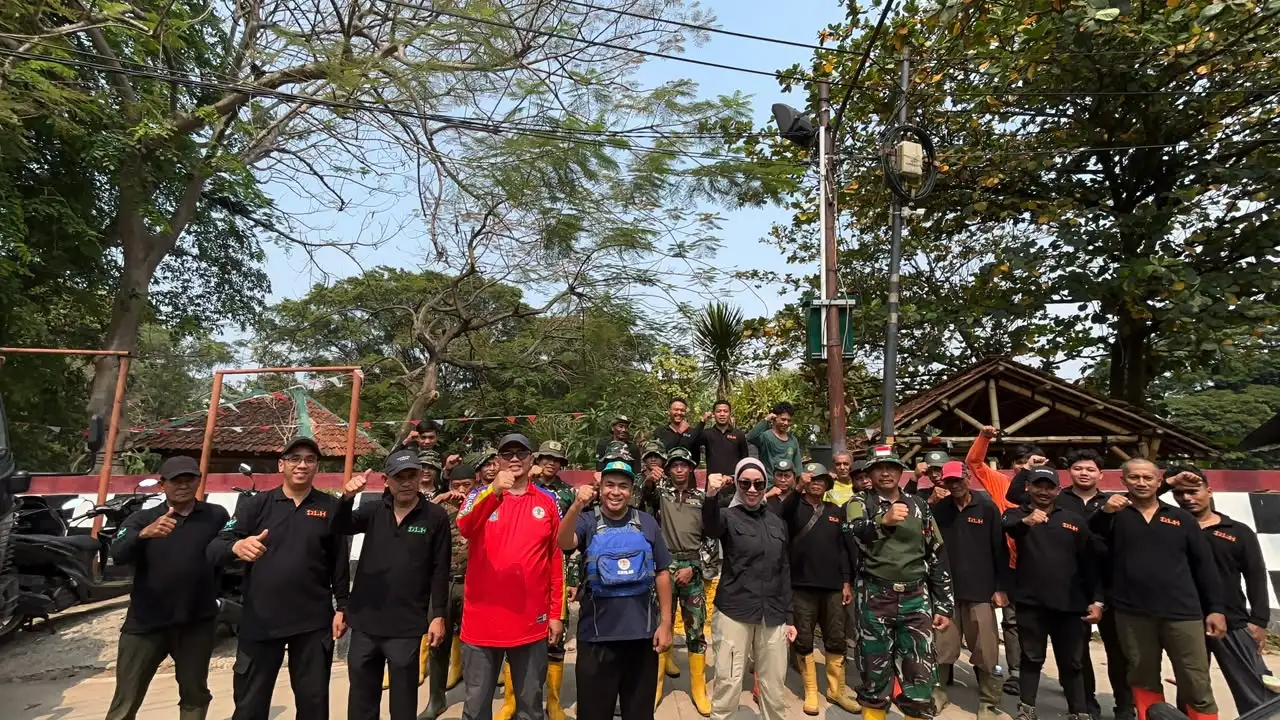 DLH Bekasi Intensifkan Pemantauan Setelah Kali Bekasi Kembali Berbau dan Berbusa