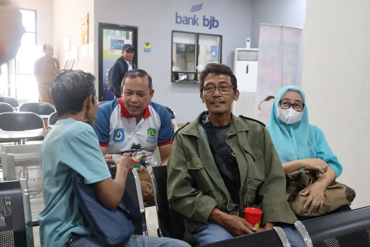 Aduan Warga di Media Sosial Ditindaklanjuti, Tri Adhianto Sidak Pelayanan Disdukcapil Bekasi