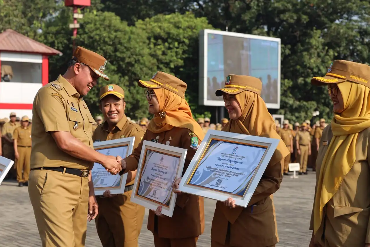 Pemkot Bekasi Raih Empat Penghargaan BKN, 24 Siswa SMAN 10 Berangkat ke Malaysia