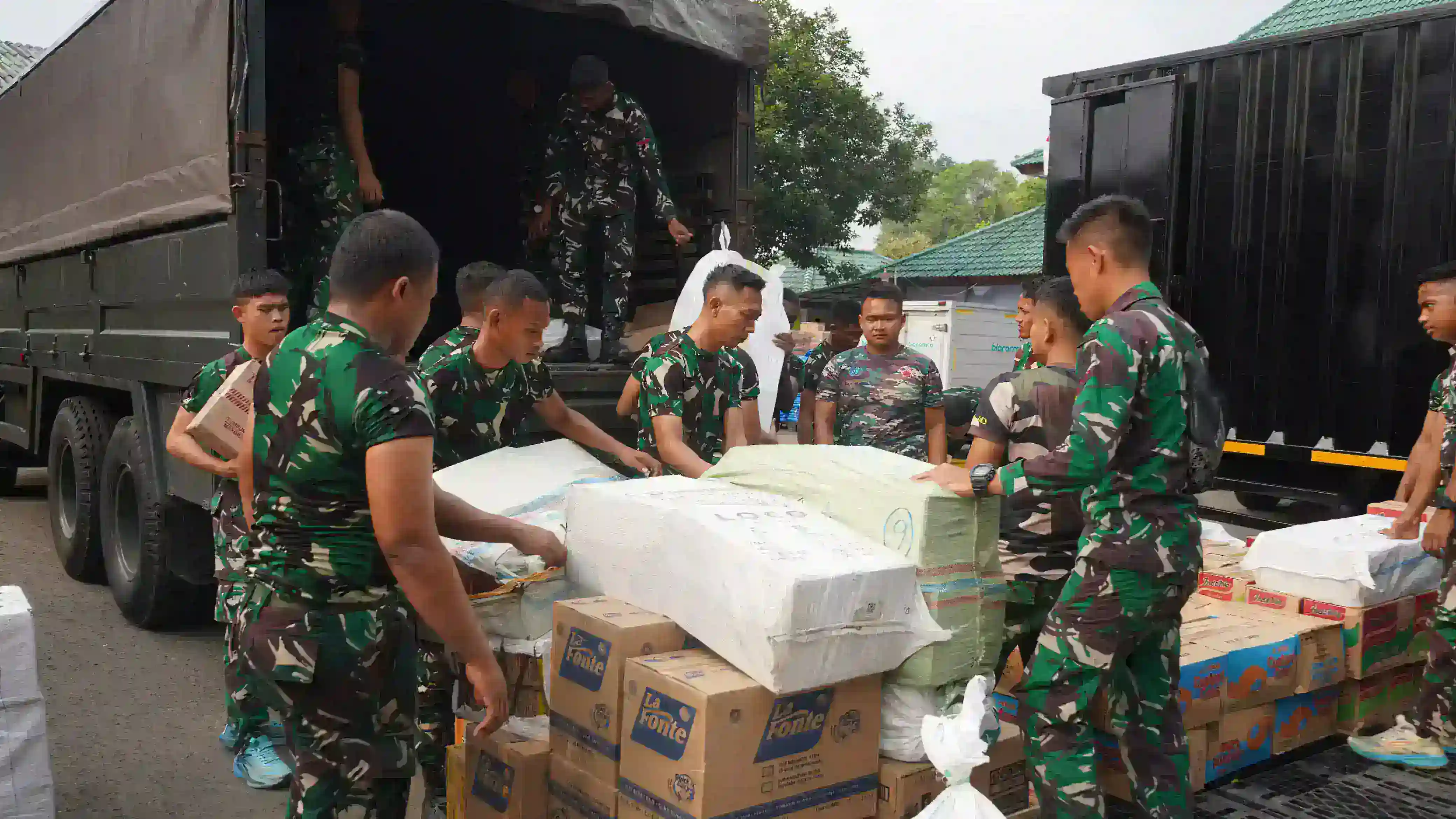 Kodam Jaya Salurkan Bantuan untuk Korban Gempa NTT