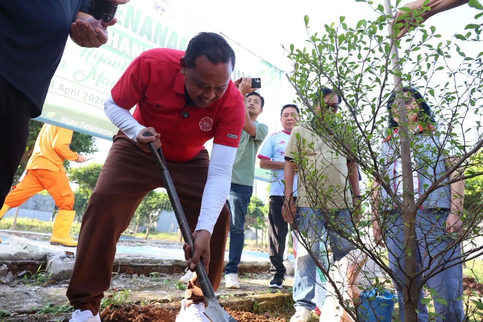 Tri Adhianto Canangkan 3 Juta Pohon dalam Masa Kepemimpinannya, Warga Bekasi Diajak Jadi Bagian Sejarah Penghijauan Kota