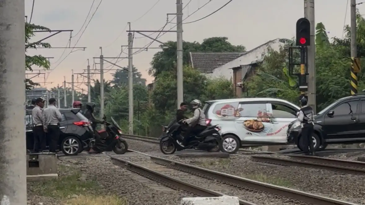 Tri Adhianto Tindaklanjuti Petugas Penjaga Perlintasan Ampera - Bulakapal, Wajib Petugas Resmi