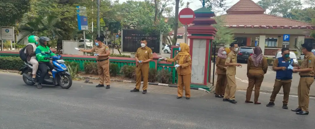 Lindungi Warga dari Paparan Udara, Bekasi Selatan Distribusikan 1.000 Masker