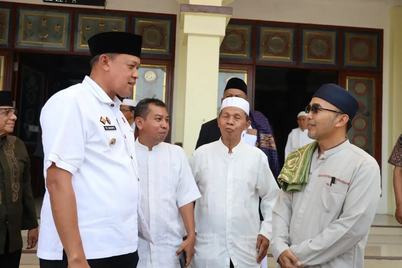 Wali Kota Bekasi Jumat Keliling di Masjid Al Istiqomah, Dorong Penyelesaian PSU dan Perhatian Kesehatan Lingkungan 