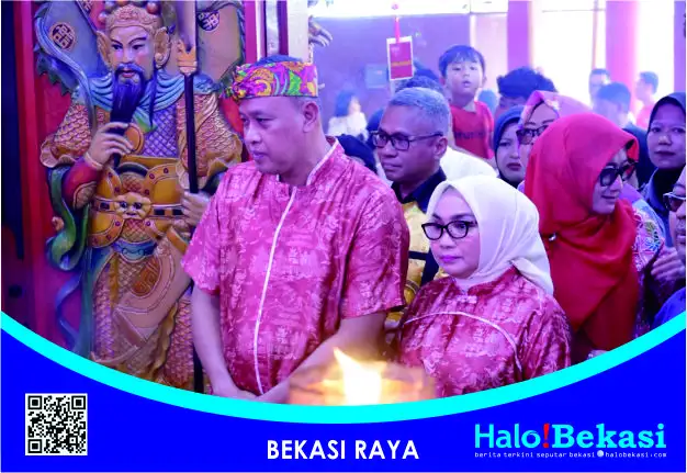 Wali Kota Bekasi dan Ketua TP PKK Kunjungi Kelenteng Hok Lay Kiong, Rayakan Imlek Penuh Kebersamaan