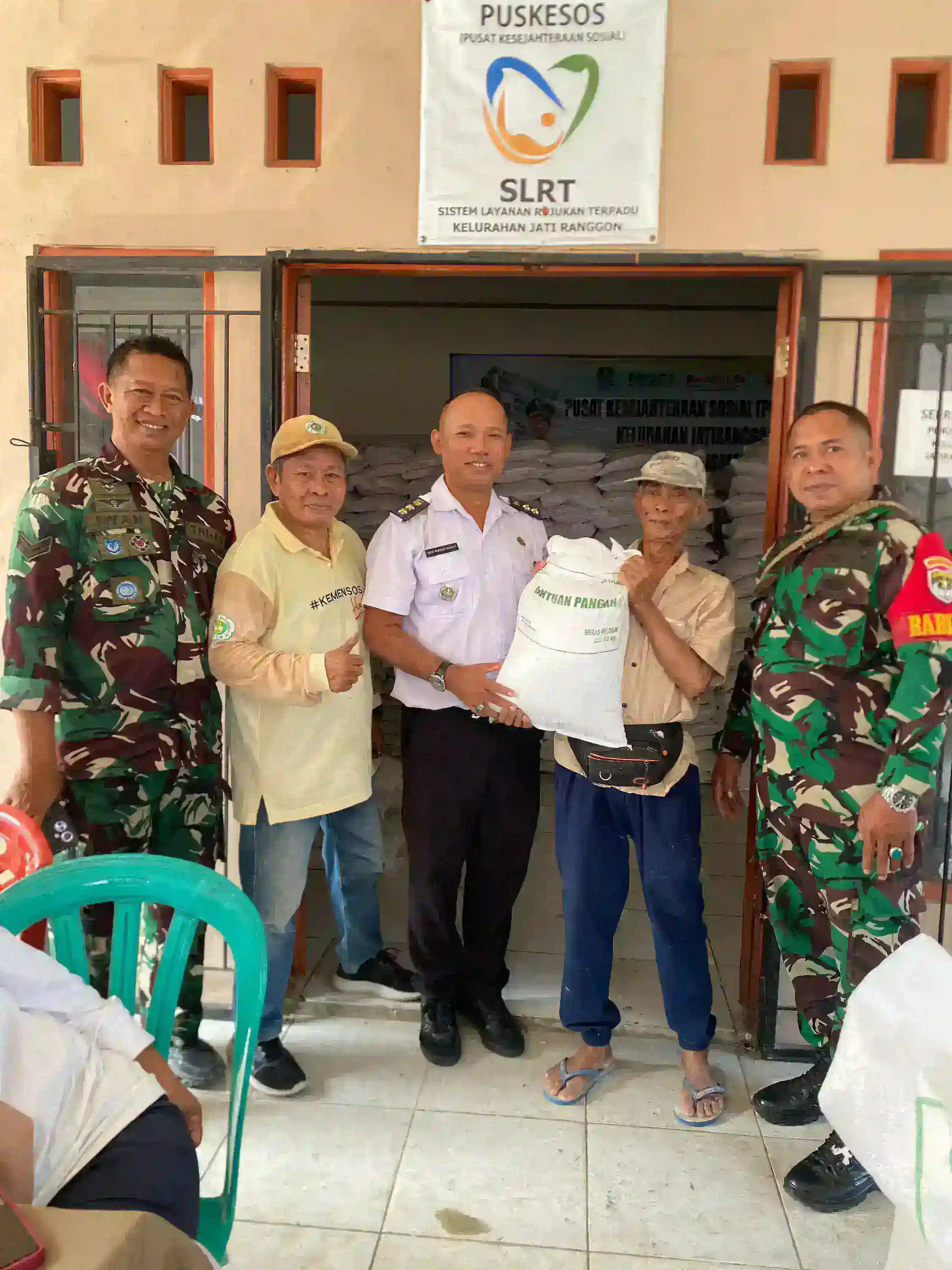 Perkuat Ketahanan Pangan Warga, 4.431 Karung Beras Disalurkan di Kelurahan Jatiranggon