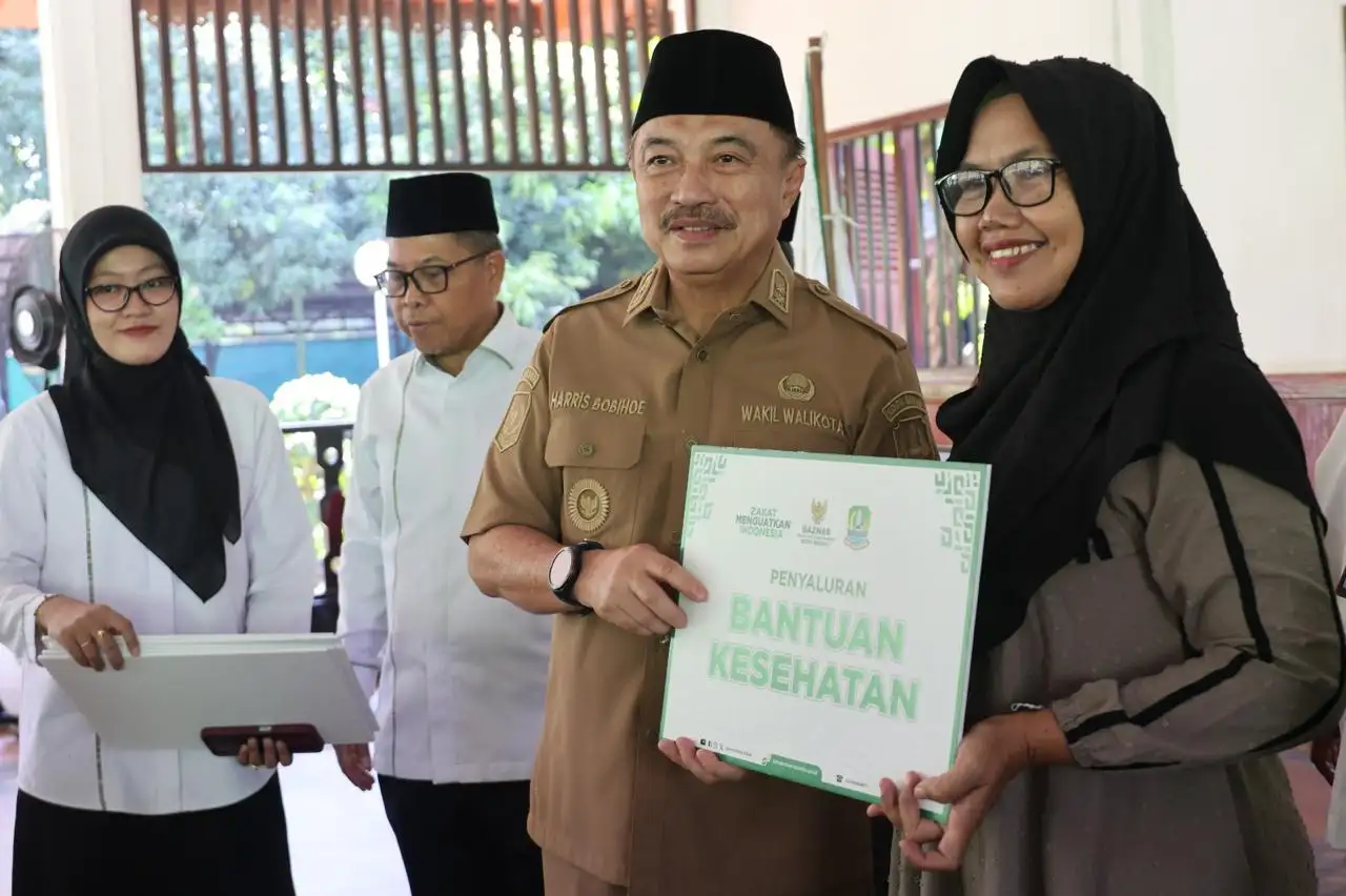 Bersama Baznas Salurkan Zakat, Plh Wali Kota Bekasi: Zakat Miliki Peran Strategis Meningkatkan Kesejahteraan Masyarakat