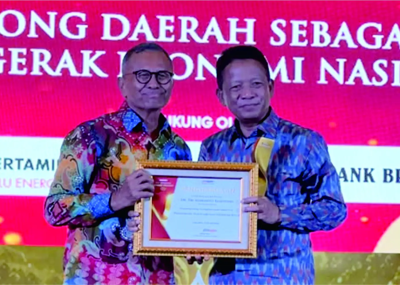 Wali Kota Bekasi, Tri Adhianto Raih Penghargaan Nasional Sebagai Pendorong Pertumbuhan Ekonomi Kota