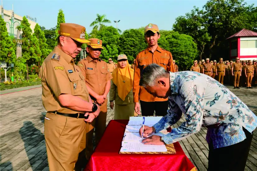 Plh Wali Kota Bekasi, Harris Bobihoe Bahas Solusi Persampahan dan Tindak Tegas Oknum SPMB