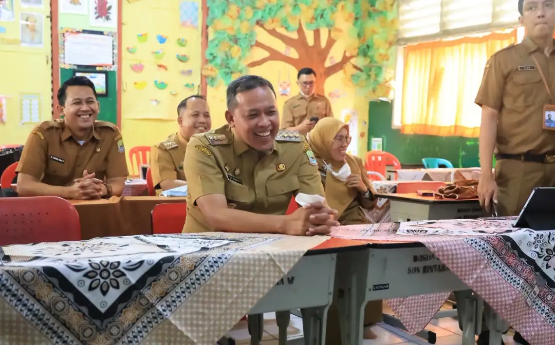 Wali Kota Bekasi Tinjau PJJ di Hari Pertama, Pastikan Pembelajaran Siswa Tetap Berjalan