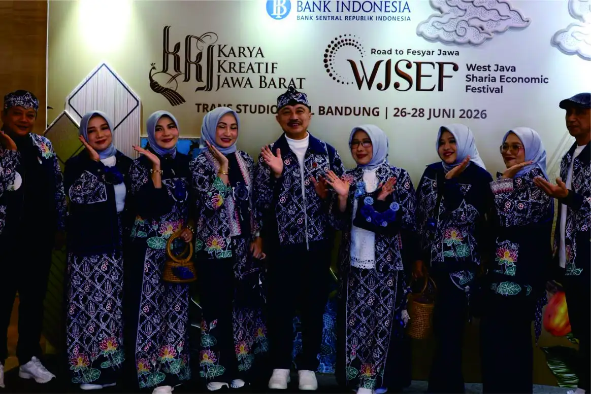 Di Ajang Sunda Karya Fest 2026 Kota Bekasi Raih Predikat Fashion Terkini Anugerah Fashion Show PKJB 2026 Se-Jawa Barat