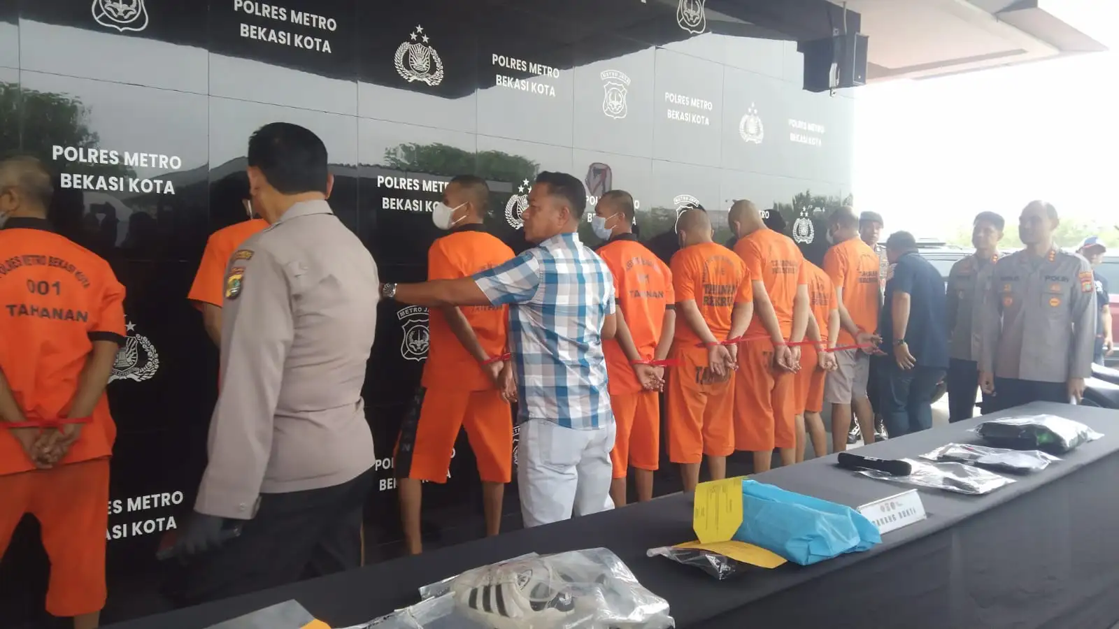 Curanmor hingga Begal Bersenjata Airsoft Gun, Polres Metro Bekasi Kota Ungkap 6 Kasus Kriminal dalam 20 Hari