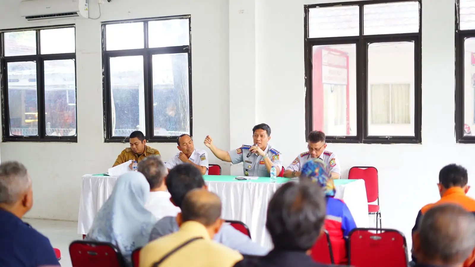 Penutupan Akses Perlintasan Kereta Api Tidak Berpintu di Jalan Pangeran Jayakarta Ditunda