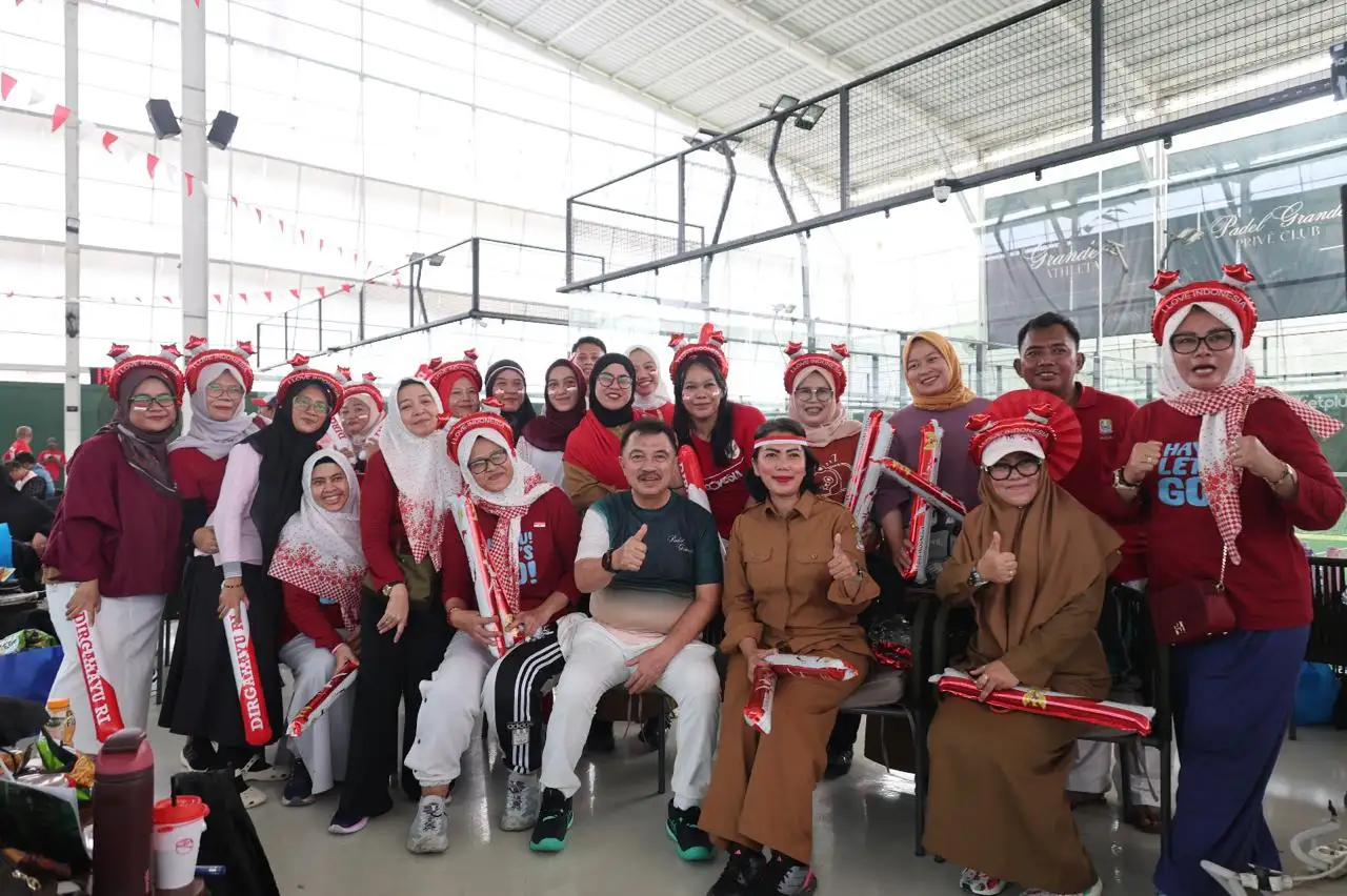 Padel Mania di Kota Bekasi! Wawali Bobihoe Buka Turnamen HUT RI ke-81 Dengan Aksi Eksibisi