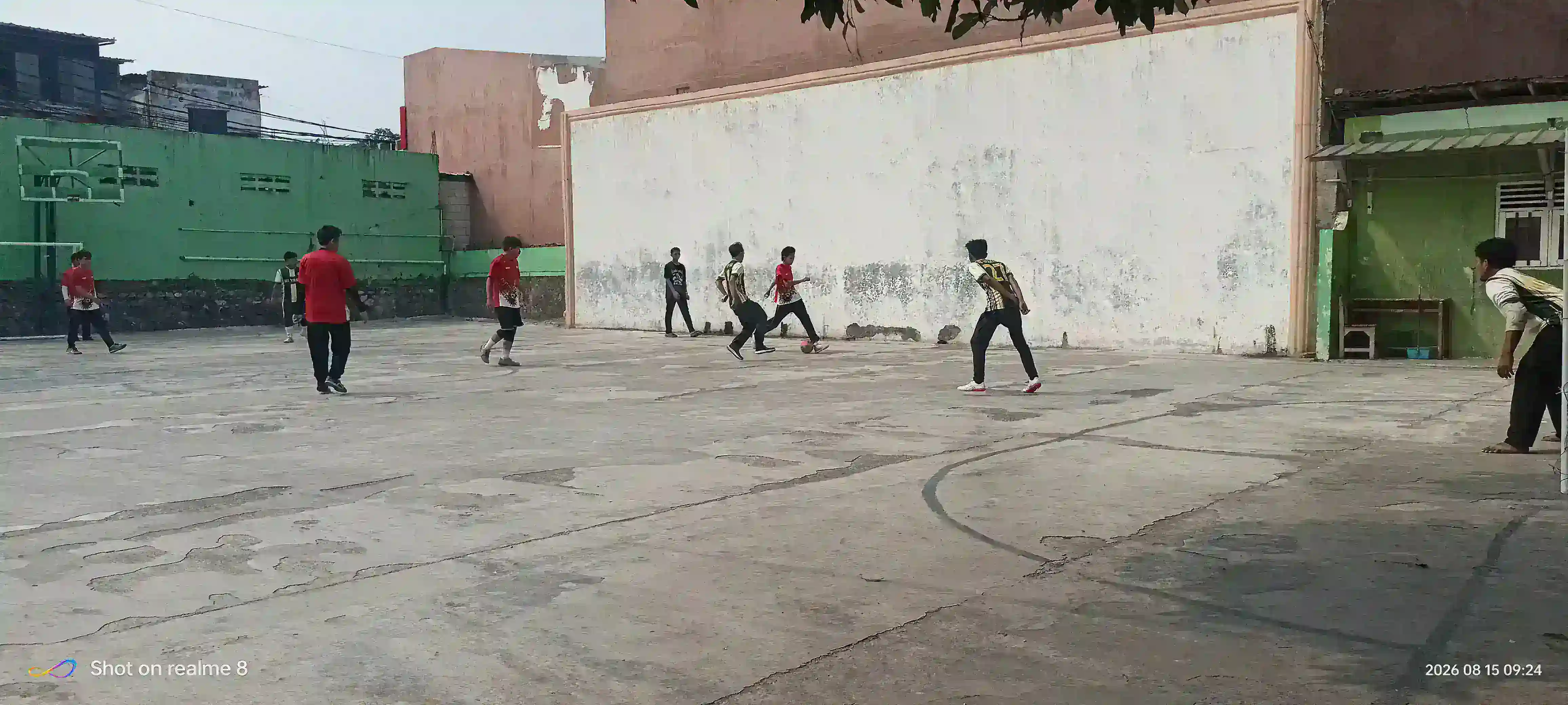 Guru SMA Yasfi dan MI Fisabilillah Adu Skill Futsal, Semarak HUT Ke-81 RI