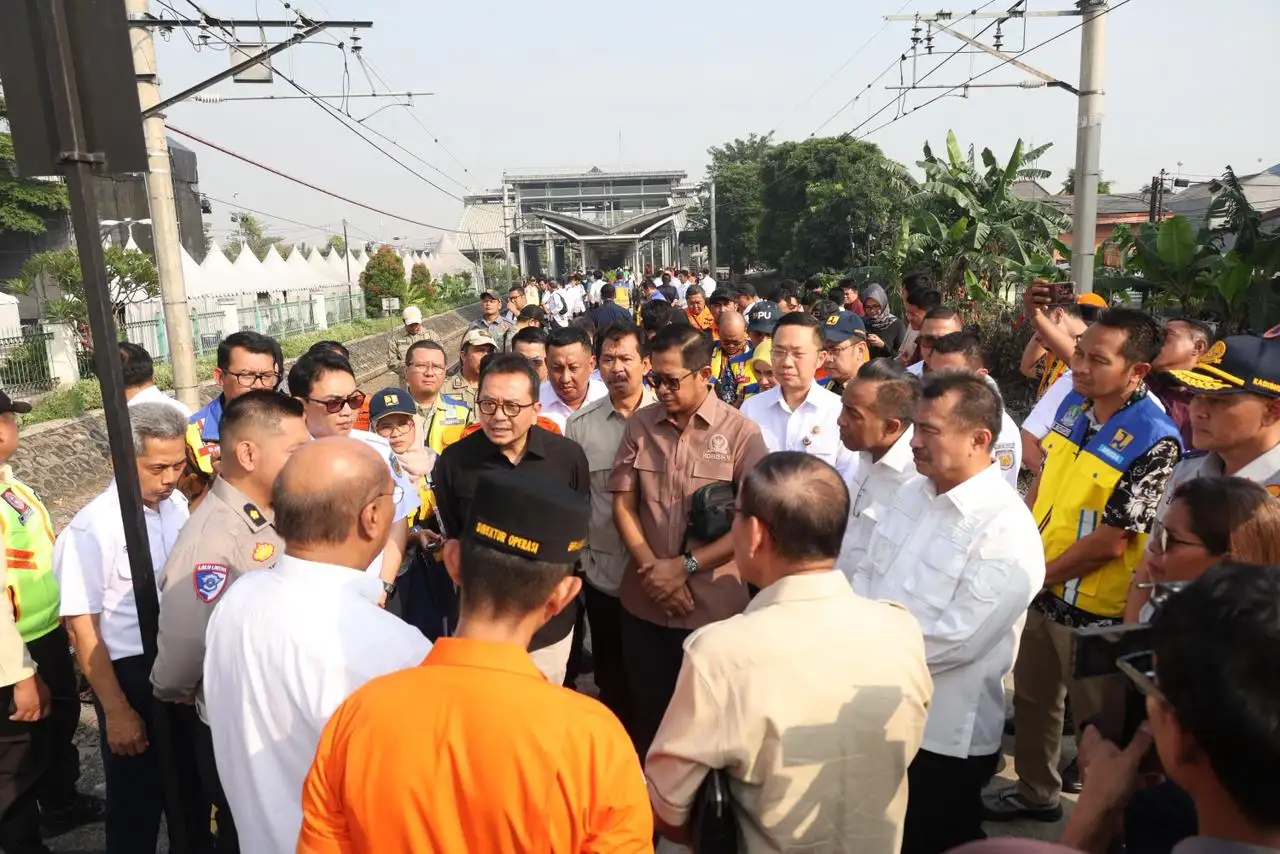 Plh Wali Kota Bekasi dan Komisi V DPR RI Tinjau Infrastruktur Stasiun Bekasi Timur dan Proyek Flyover Bulak Kapal