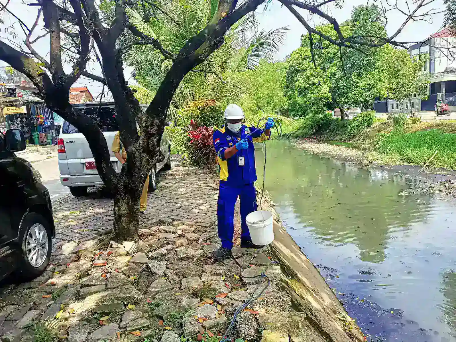 Dinas Lingkungan Hidup Kota Bekasi Tindaklanjuti Dugaan Pencemaran di Kali Rawalumbu